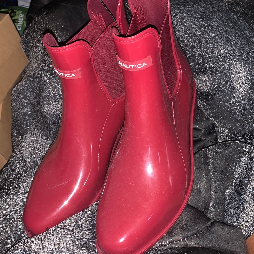 Good rain boots never worn